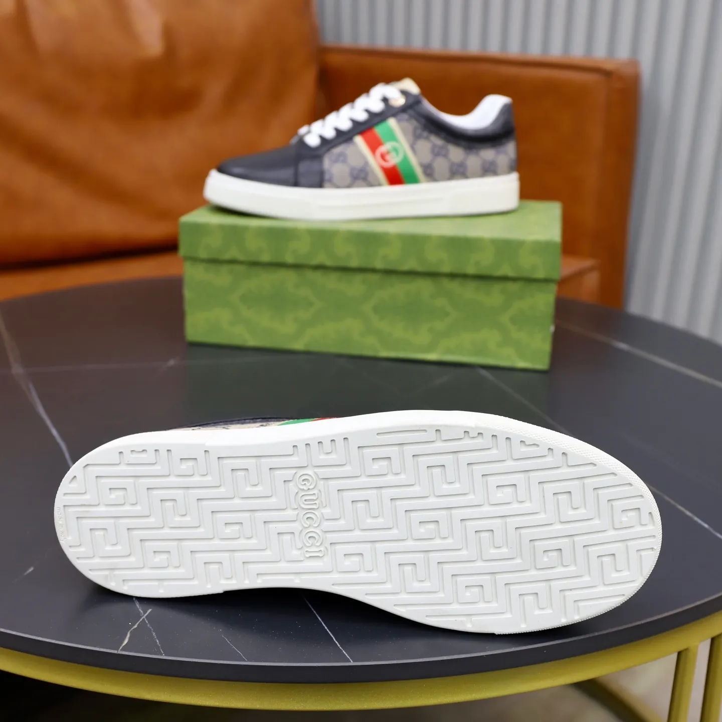 Ex-factory price: 440💰🙅‍♂️🙅‍♂️🙅‍♂️ Brand: GUCCI Standard code: 38-44 (45 customized) Grade: Same as the official website Material: Original material splicing Comfortable and breathable lining Lightweight and wear-resistant sports outsole Style category: Men's fashionable casual shoes Running sneakers Distinguished luxury brand elements Top luxury Color: actual picture color
